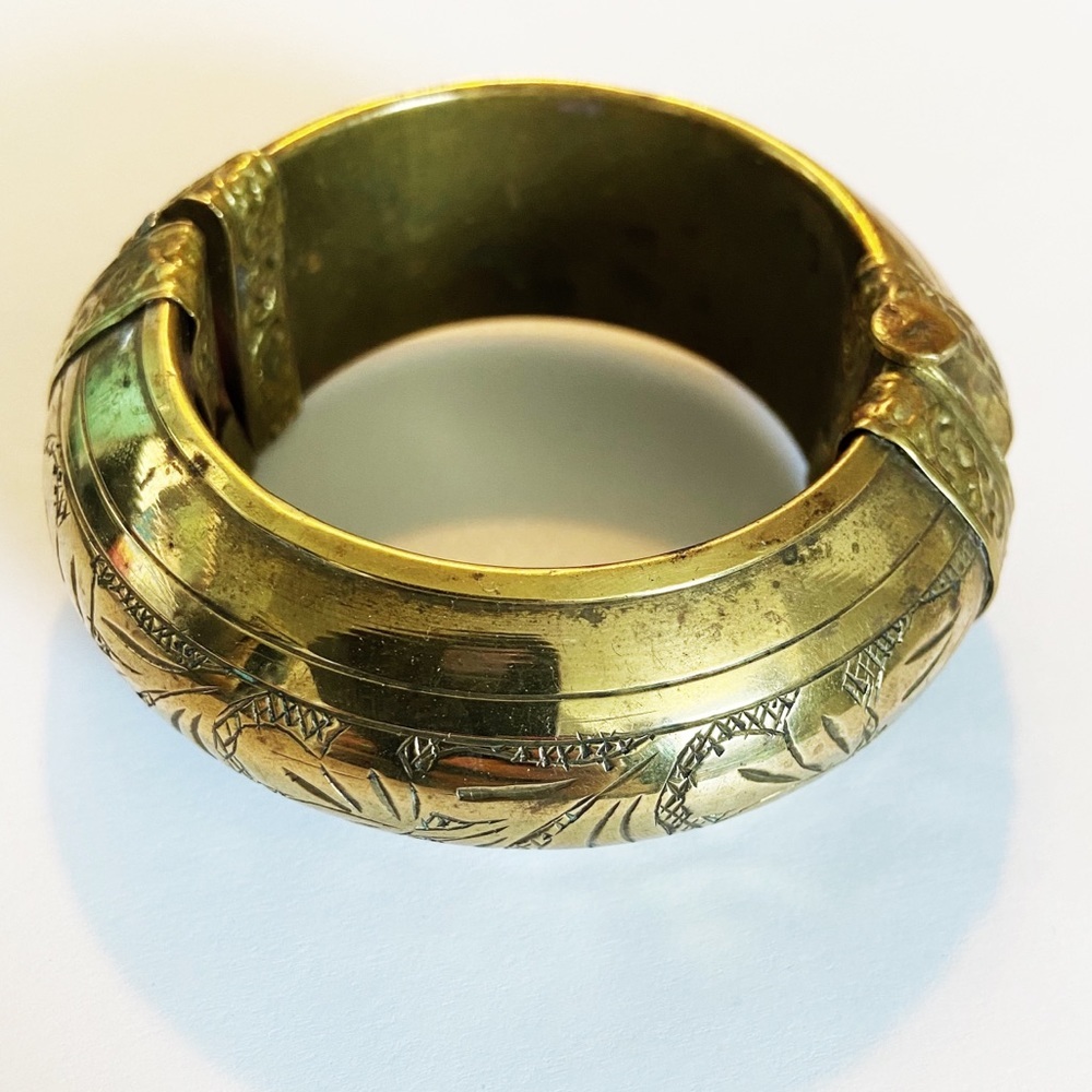 Antique brass pin clasp etched bangle bracelet